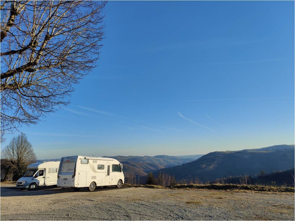 Aire camping-car  Lapeyrugue (15120) - Photo 1